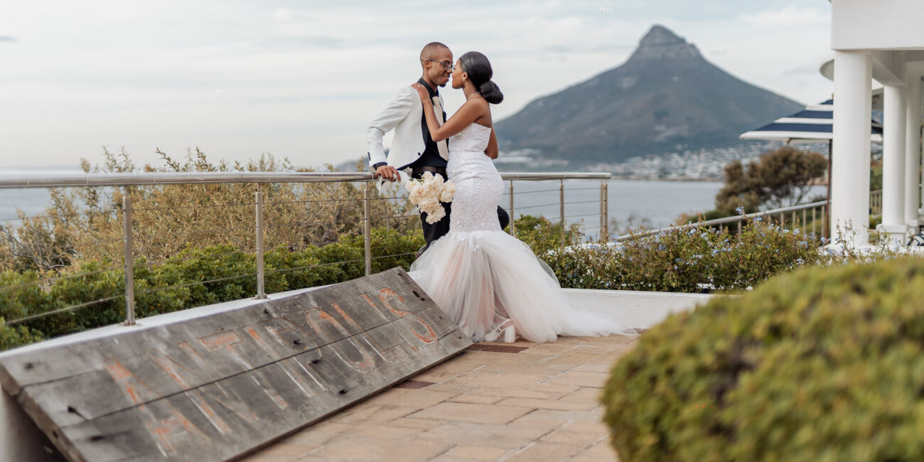 wedding couple kissing